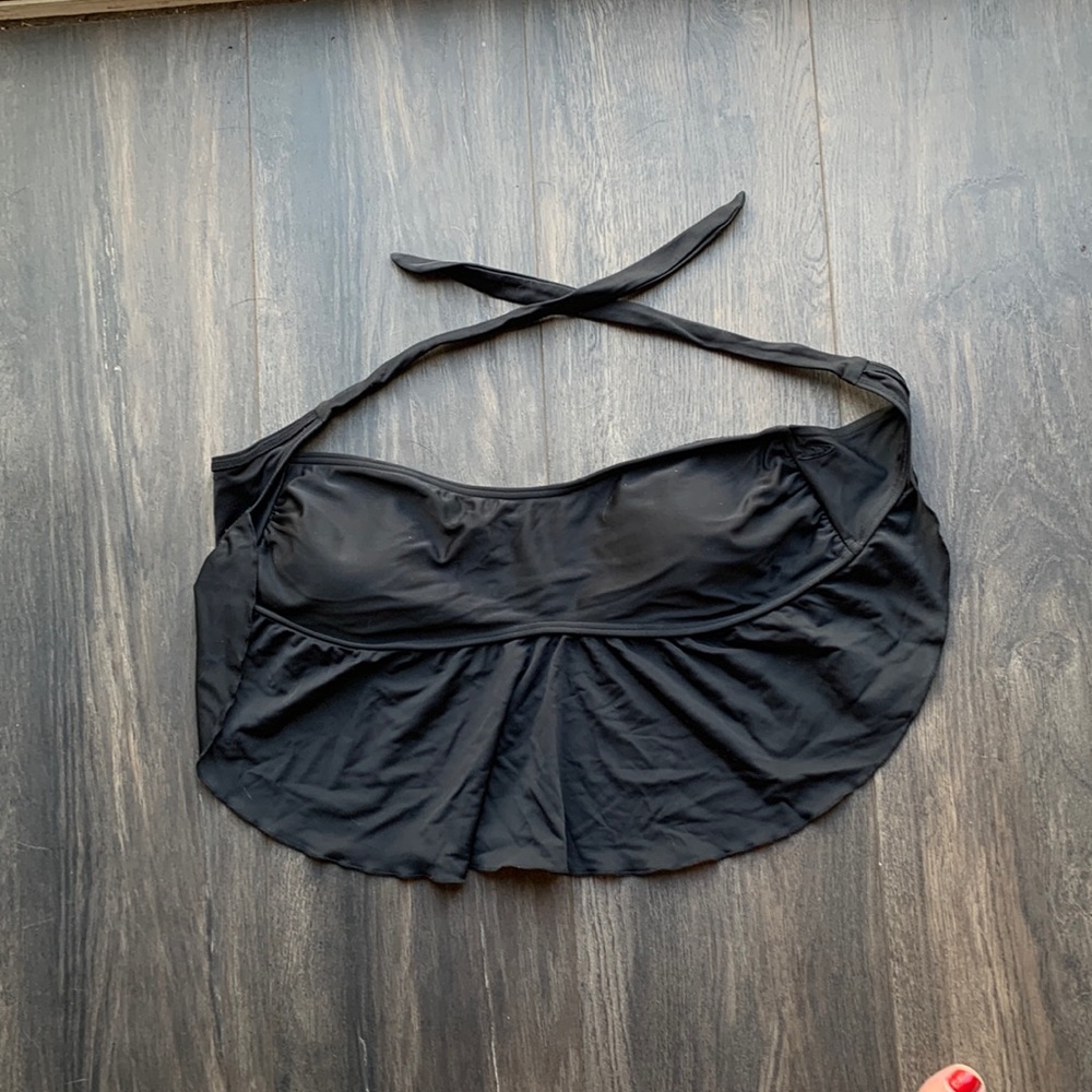 Black O’Neill swim top